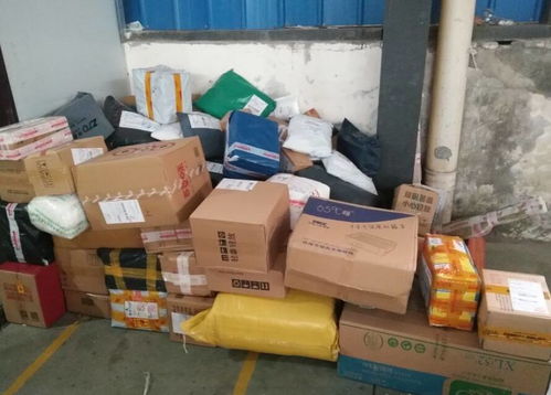 雙十一后威遠(yuǎn)快遞倉庫 日用品堆成山的震撼景象